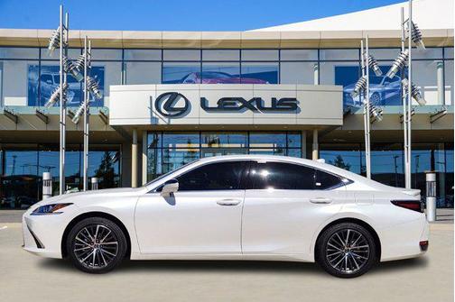 2025 Lexus ES 300h Base