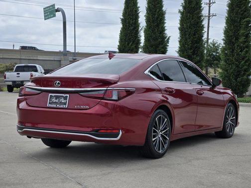 Matador Red Mica 2025 Lexus ES 300h Premium