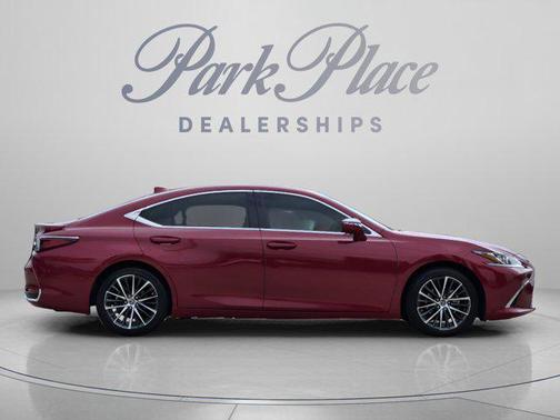 Matador Red Mica 2025 Lexus ES 300h Premium