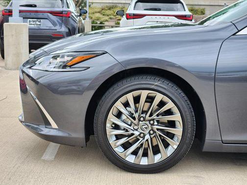 2025 Lexus ES 300h Ultra Luxury