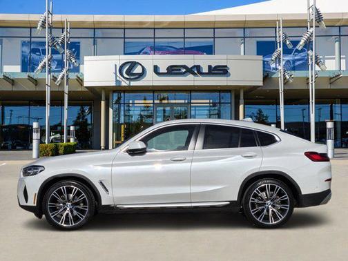 2022 BMW X4 xDrive30i