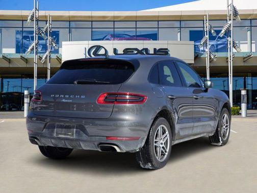 2018 Porsche Macan Base (PDK)
