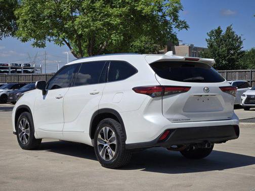 Blizzard Pearl 2020 Toyota Highlander XLE
