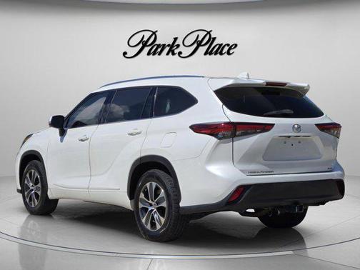 Blizzard Pearl 2020 Toyota Highlander XLE
