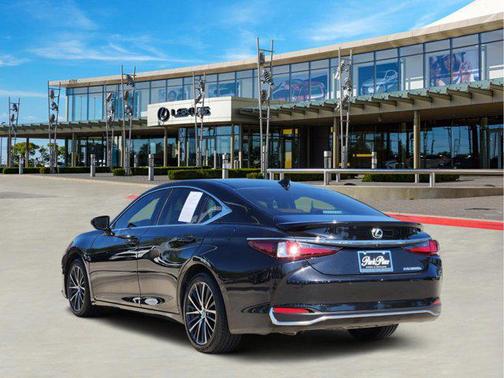 2023 Lexus ES 300h Premium