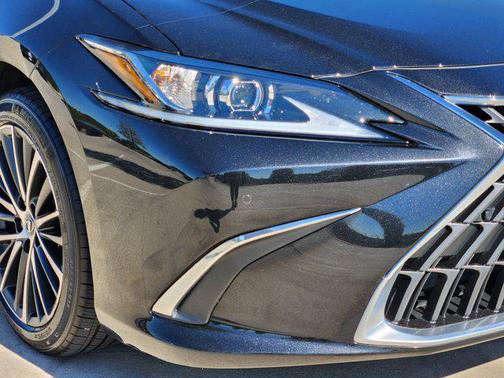 2023 Lexus ES 300h Premium