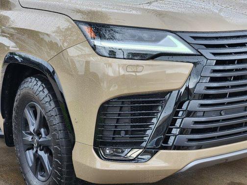 2025 Lexus LX 700h Overtrail
