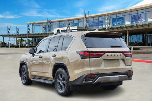 2025 Lexus LX 700h Overtrail