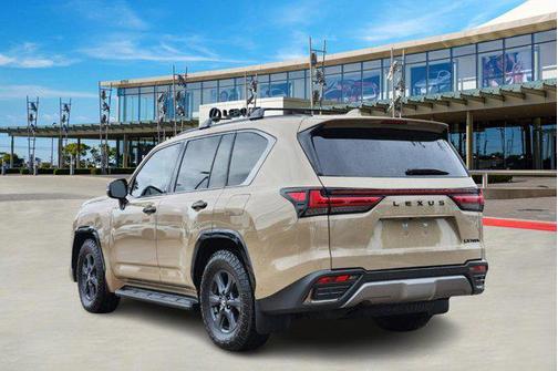 2025 Lexus LX 700h Overtrail