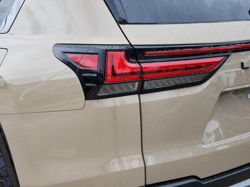 2025 Lexus LX 700h Overtrail