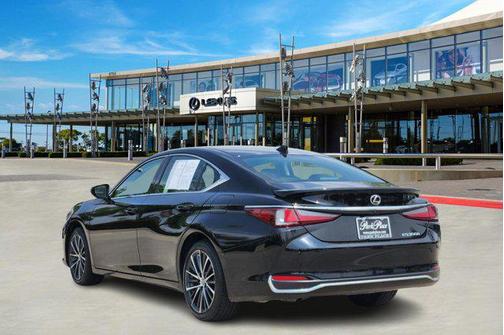 2024 Lexus ES 300h F SPORT Design