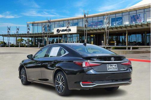 2024 Lexus ES 300h F SPORT Design
