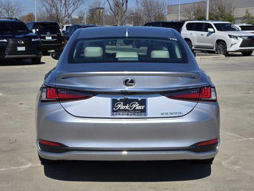 2025 Lexus ES 300h Base