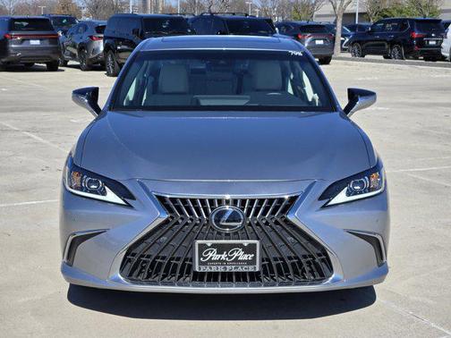 2025 Lexus ES 300h Base