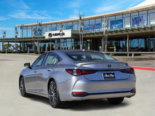 2025 Lexus ES 300h Premium