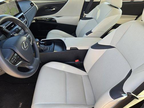 2025 Lexus ES 300h Base