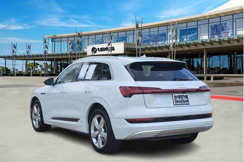 2019 Audi e-tron Premium Plus
