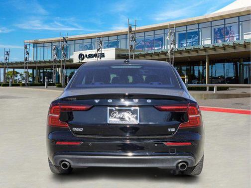 2020 Volvo S60 T5 Momentum