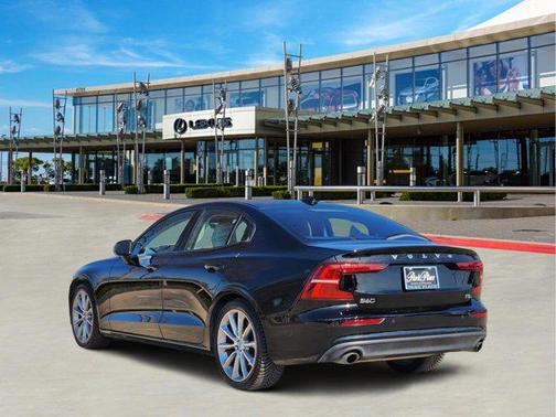 2020 Volvo S60 T5 Momentum