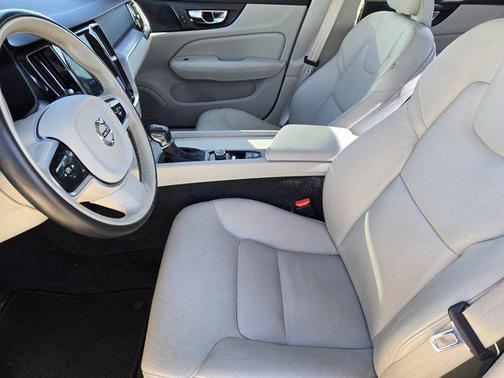 2020 Volvo S60 T5 Momentum