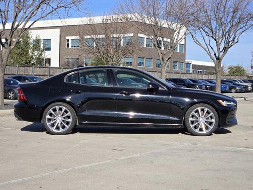 2020 Volvo S60 T5 Momentum