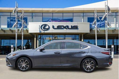 2025 Lexus ES 300h Base
