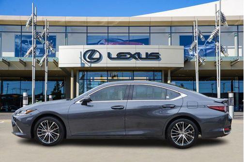 2025 Lexus ES 300h Base