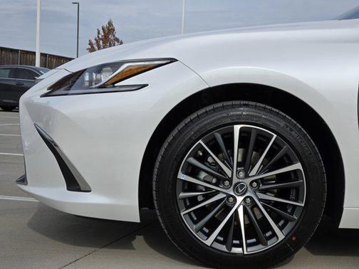 2025 Lexus ES 350 Base