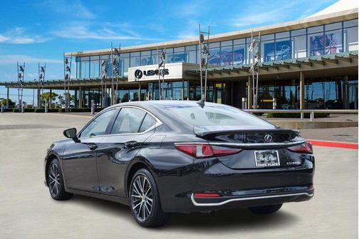 2025 Lexus ES 300h Premium
