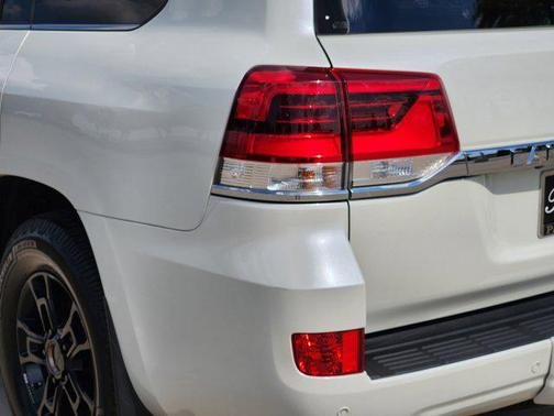2019 Toyota Land Cruiser Base