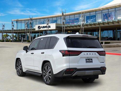 2025 Lexus LX 700h Luxury