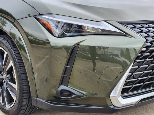 2025 Lexus UX 300h Premium