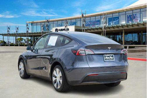 2022 Tesla Model Y Long Range Dual Motor All-Wheel Drive