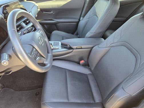 2025 Lexus UX 300h Premium