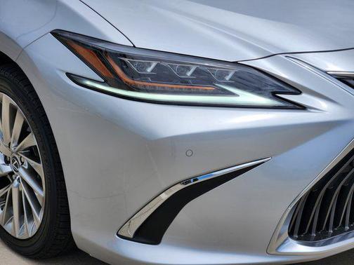 2021 Lexus ES 300h Ultra Luxury