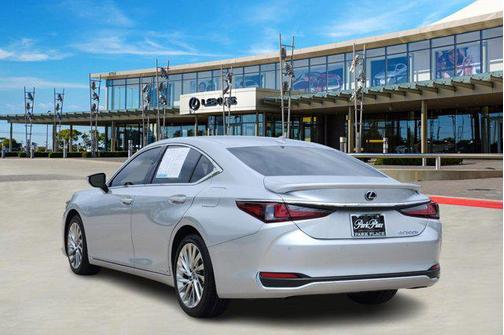 2021 Lexus ES 300h Ultra Luxury
