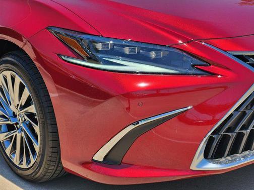 2025 Lexus ES 300h Ultra Luxury