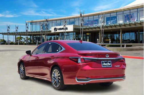 2025 Lexus ES 300h Ultra Luxury
