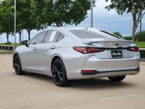 2024 Lexus ES 300h F SPORT Handling