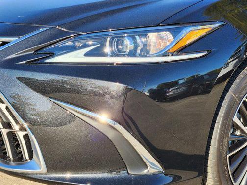 2025 Lexus ES 300h Base