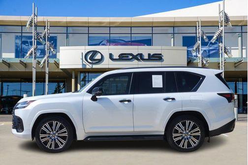 2025 Lexus LX 700h Luxury