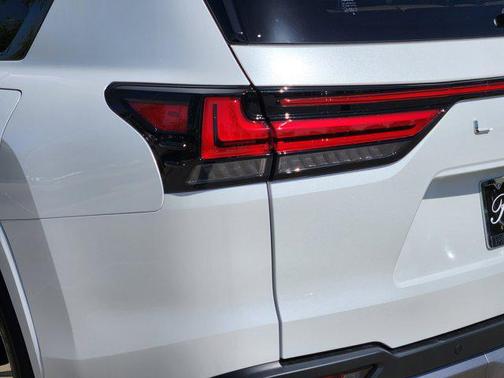 2025 Lexus LX 700h Luxury