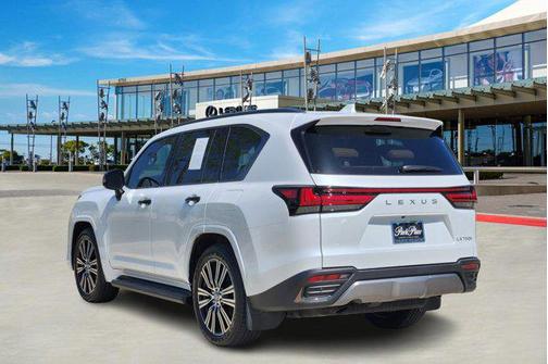 2025 Lexus LX 700h Luxury
