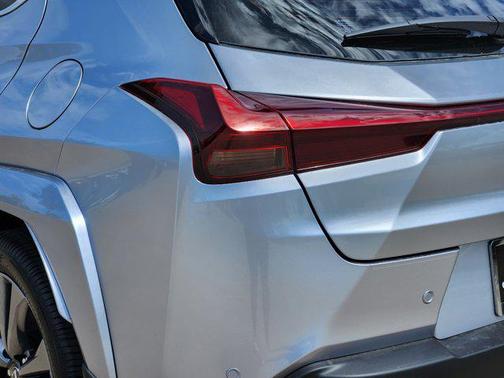 2025 Lexus UX 300h F SPORT Design