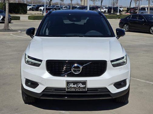 2022 Volvo XC40 T5 R-Design