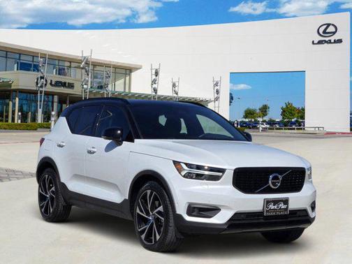 2022 Volvo XC40 T5 R-Design