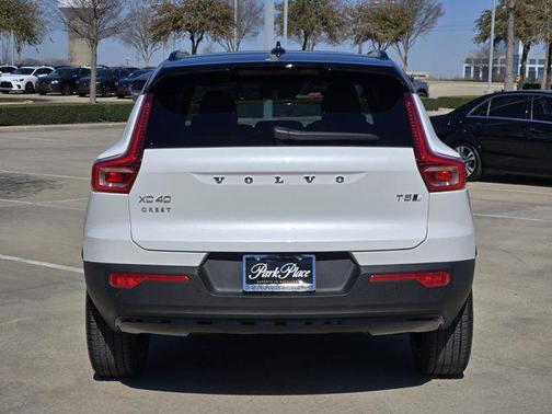 2022 Volvo XC40 T5 R-Design