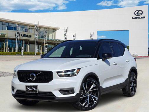 2022 Volvo XC40 T5 R-Design