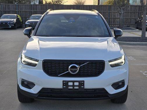 2022 Volvo XC40 T5 R-Design