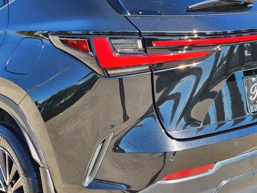 2022 Lexus NX 350h Premium